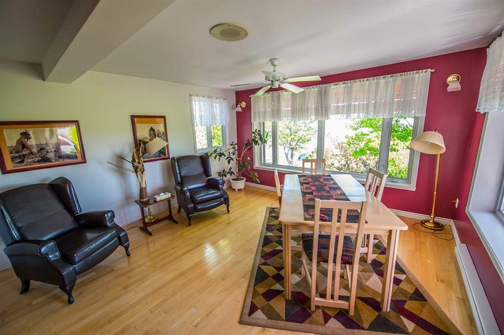 Auberge La Courtepointe Петит-Ривьер-Сен-Франсуа Экстерьер фото