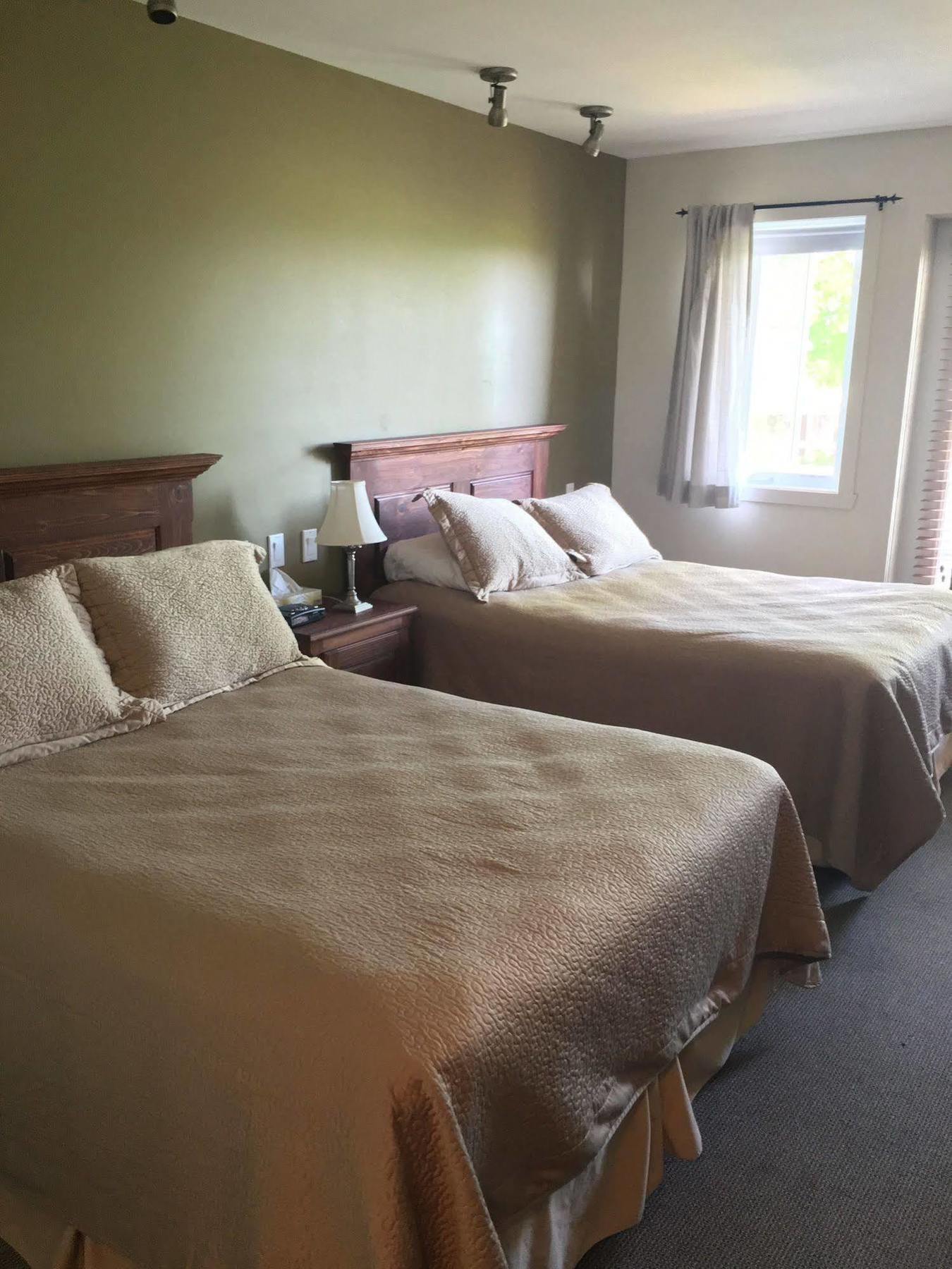 Auberge La Courtepointe Петит-Ривьер-Сен-Франсуа Экстерьер фото