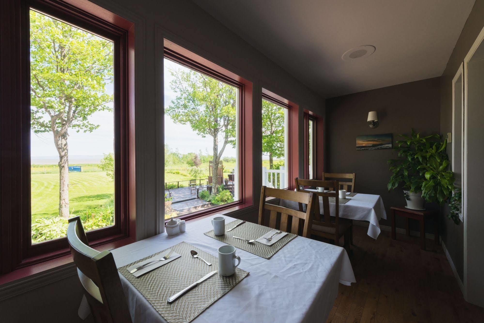Auberge La Courtepointe Петит-Ривьер-Сен-Франсуа Экстерьер фото